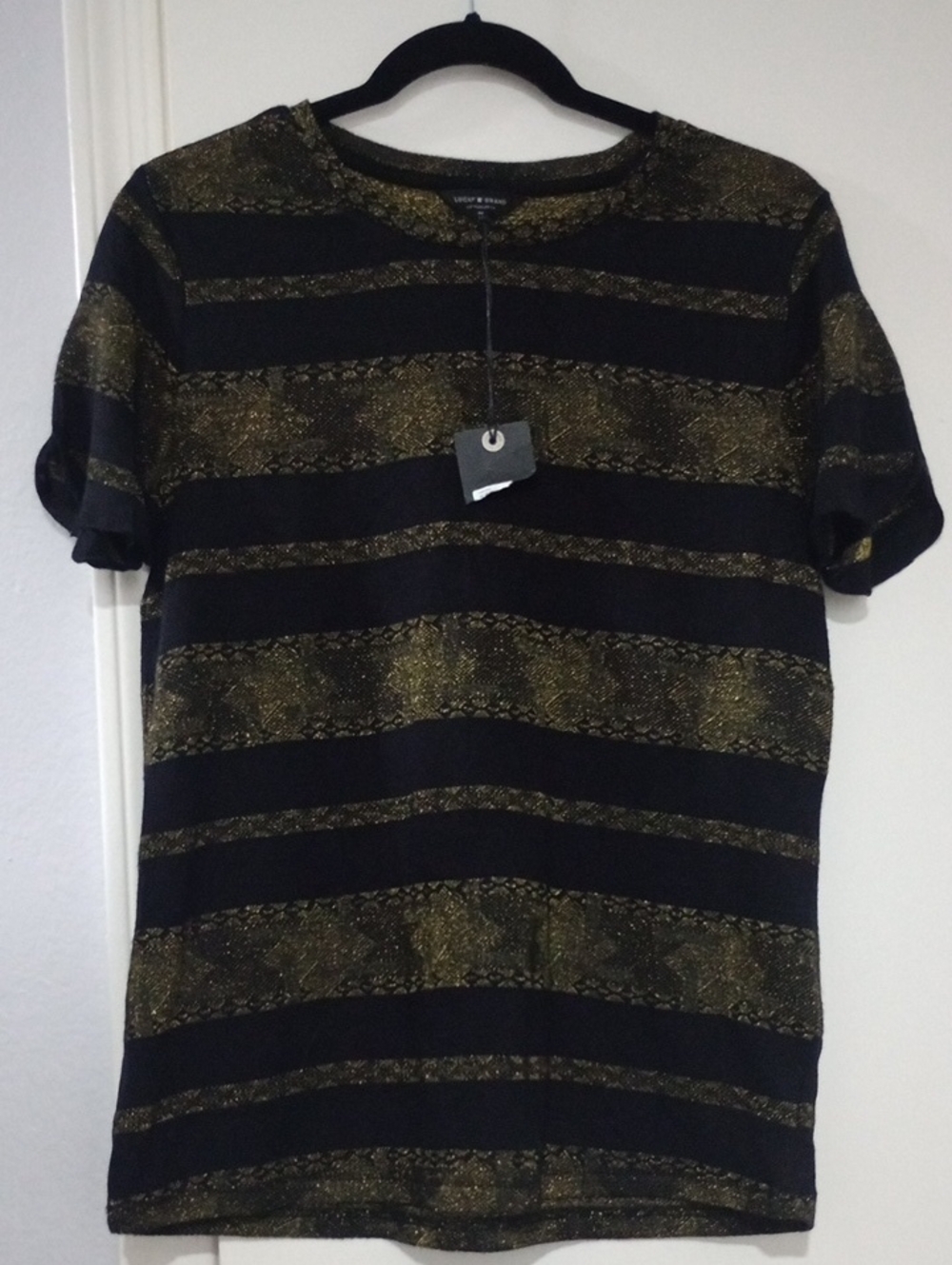 Lucky Brand Black and Gold Patterned Tee Size M